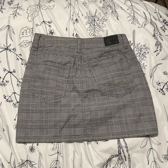 Gray Plaid Skirt from American Eagle - Picture 2 of 4